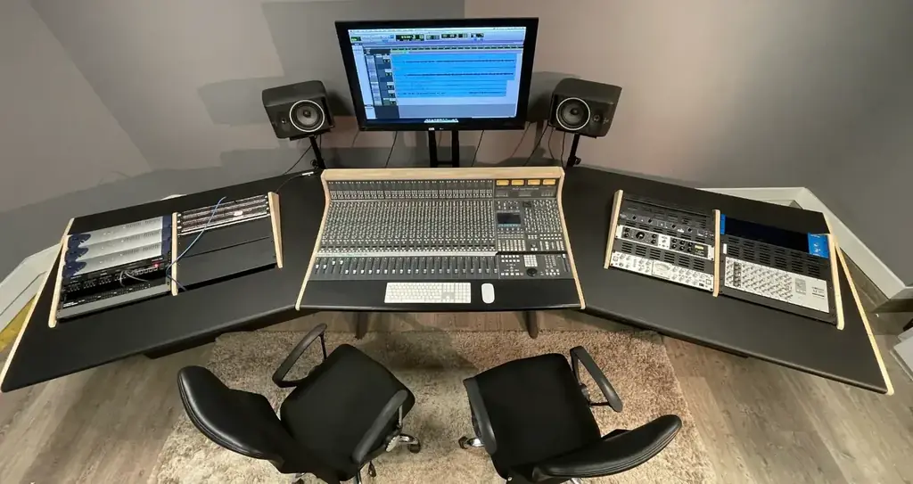 Régie équipée d'une console SSL AWS 900